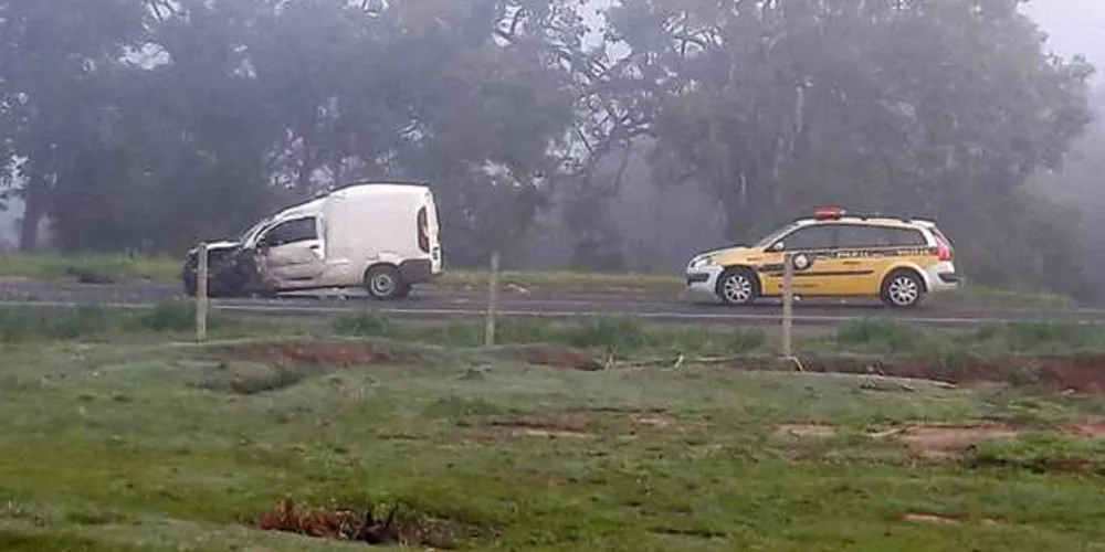 Imagem ilustrativa da imagem Motoristas ficam feridos em acidente na rodovia de Arapoti