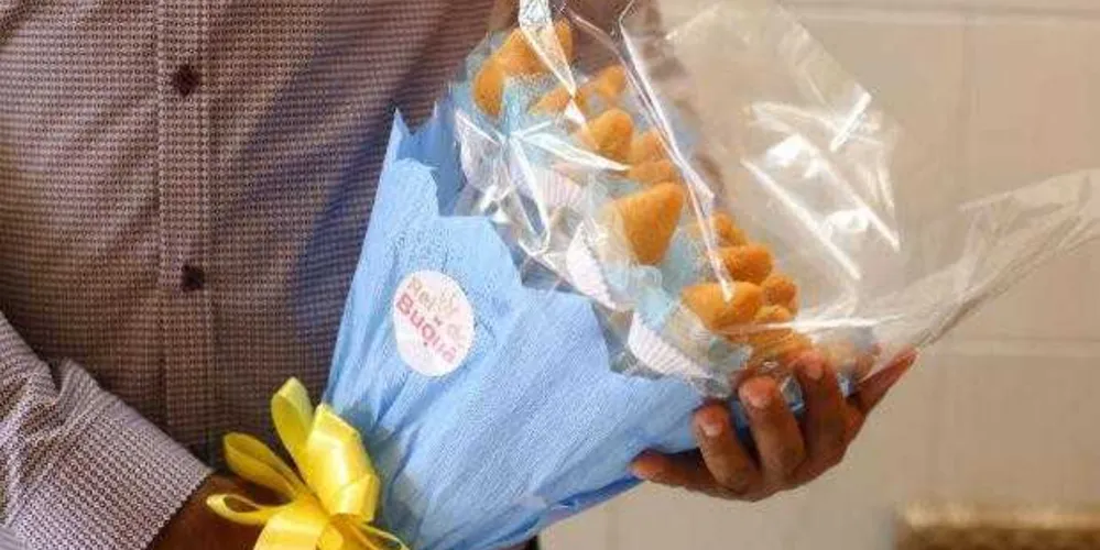 Imagem ilustrativa da imagem Buque de coxinhas faz sucesso com casais apaixonados