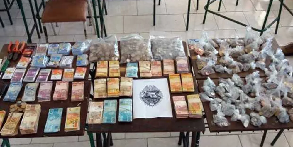 Imagem ilustrativa da imagem Criança encontra mala com R$ 30 mil furtados de lotérica