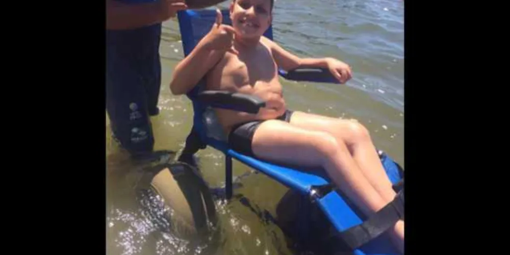 Pedro conseguiu se divertir no mar graças a uma invenção incrível