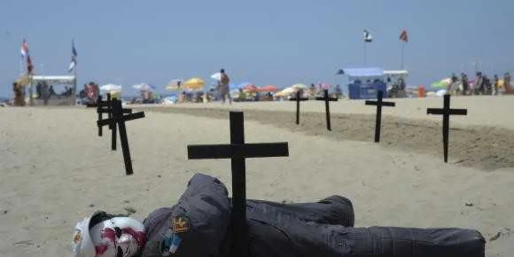 Imagem ilustrativa da imagem Copacabana sedia protesto contra a morte de PMs