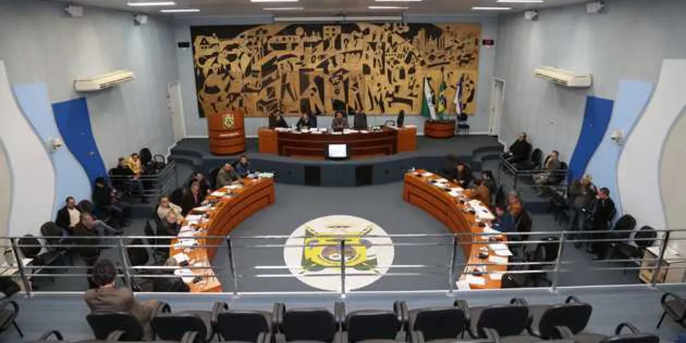 Sessão extraordinária da Câmara vota pacote de aumento de impostos em Ponta Grossa