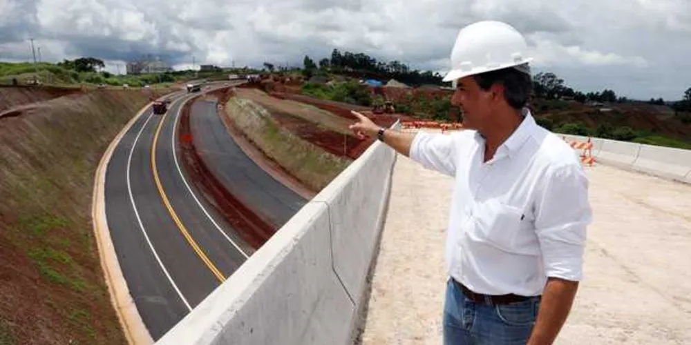 Imagem ilustrativa da imagem Richa inaugura duplicação e trincheira na BR-376