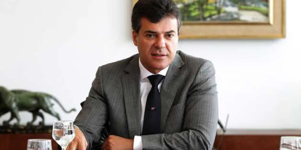 Imagem ilustrativa da imagem Richa entrega novo lote de ambulâncias para o Siate