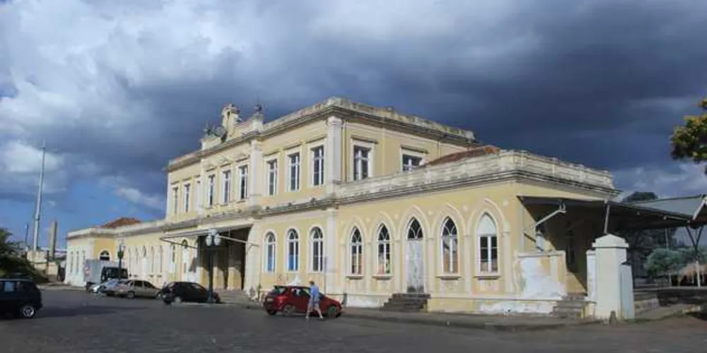 Rapaz foi assaltadao por volta das 23h nas proximidades da Estação Saudade. Bandidos levaram até mesmo o calçado da vítima