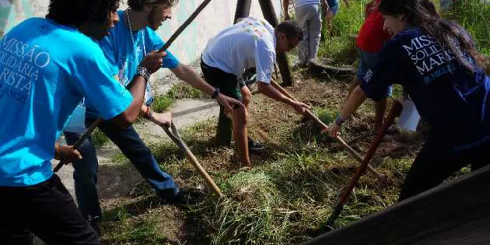 Imagem ilustrativa da imagem Jovens do Marista de PG fazem trabalho voluntário