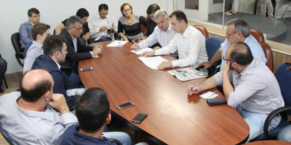 Vereadores estão reunidos desde às 9h dessa quarta-feira (18)