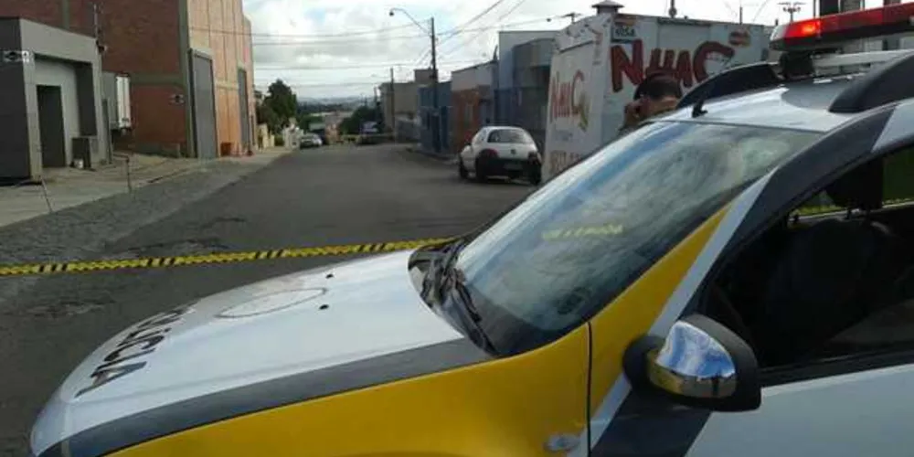 Polícia realizou o isolamento da área onde a bomba está