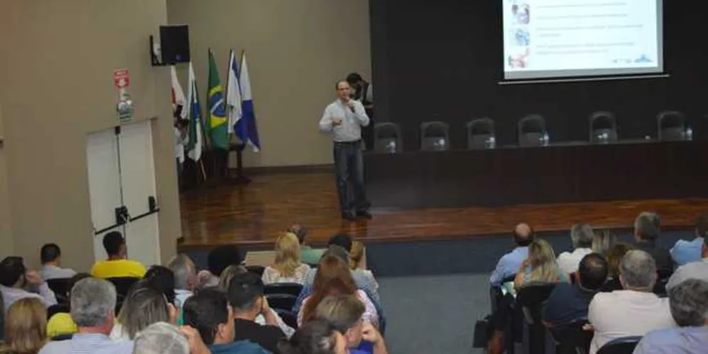 Ministro se reuniu com prefeitos de toda a região durante a última sexta-feira (20)