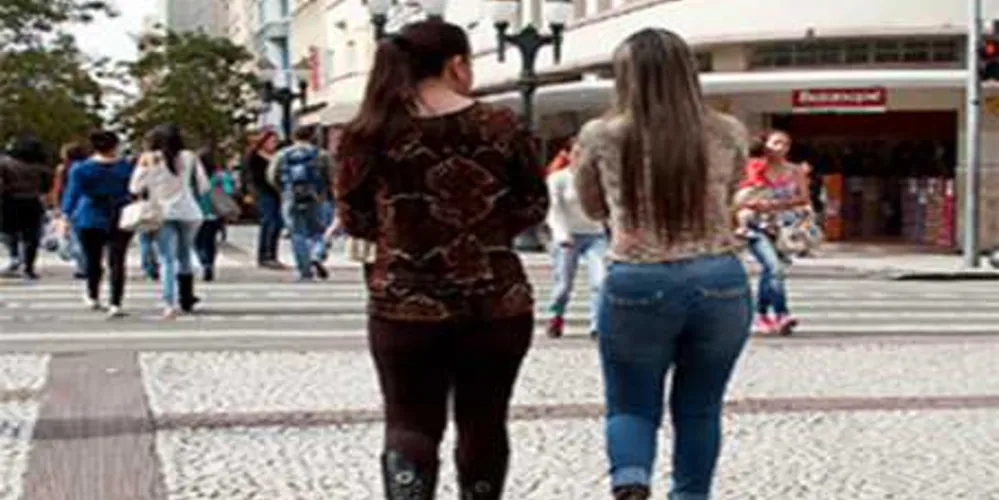 Imagem ilustrativa da imagem Curitibanos que cantarem mulheres poderão ser multados em R$ 280