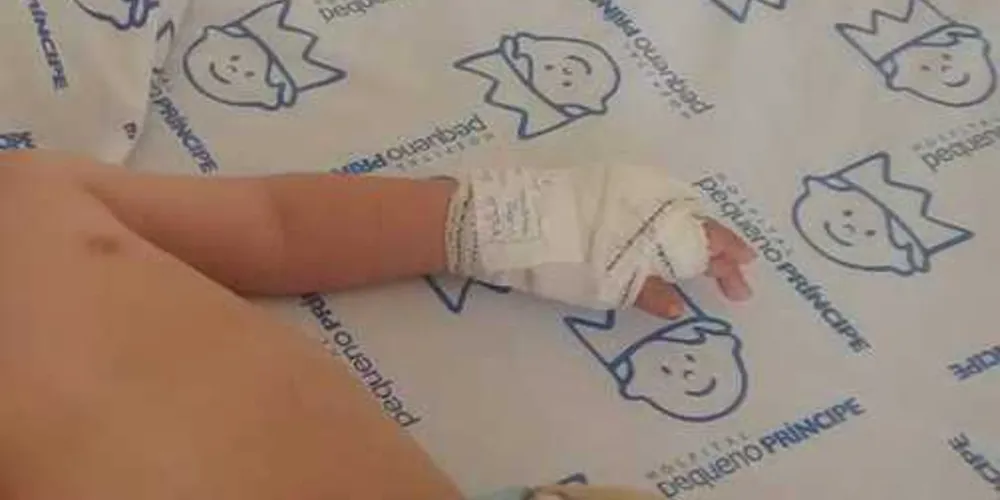 Imagem ilustrativa da imagem Enfermeira que cortou dedo de bebê é demitida