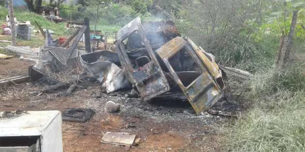 Imagem ilustrativa da imagem Carro usado como moradia de idoso pega fogo em Uvaranas