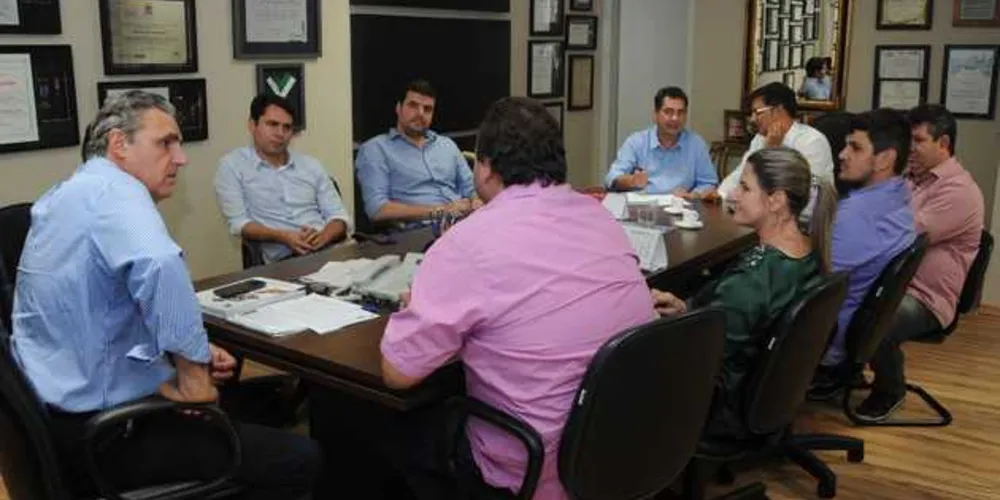 Comitiva de Teixeira Soares foi até a sede da Cohapar em Curitiba para o encontro