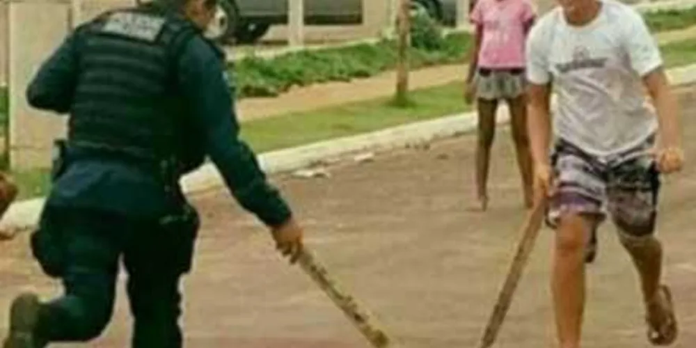 Imagem ilustrativa da imagem Policiais param trabalho e brincam de 'bets' com crianças