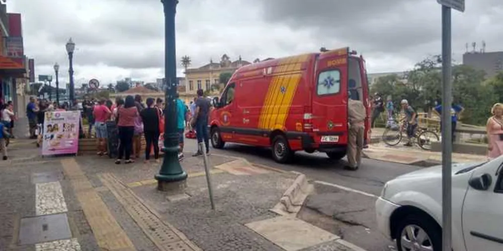 Acidente aconteceu na Rua Fernandes Pinheiro