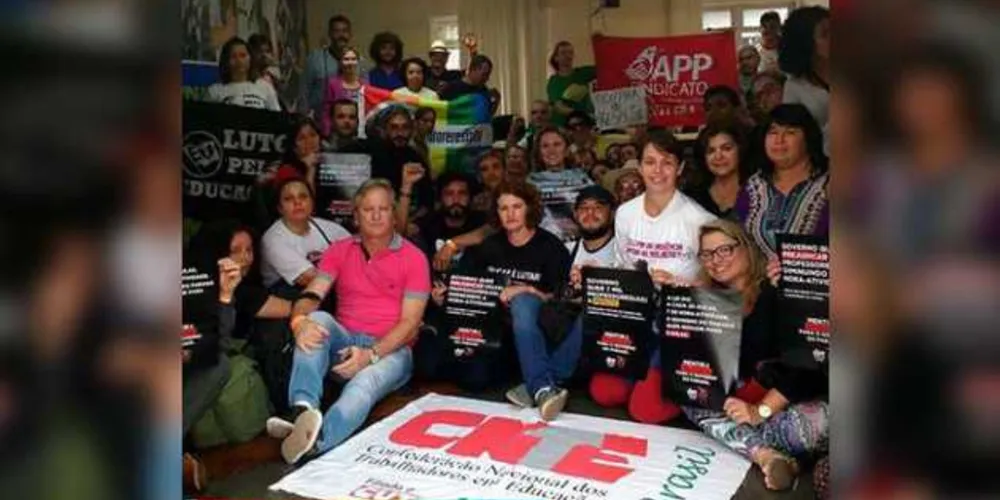 Imagem ilustrativa da imagem Professores ocupam sede da Secretaria de Educação do Paraná