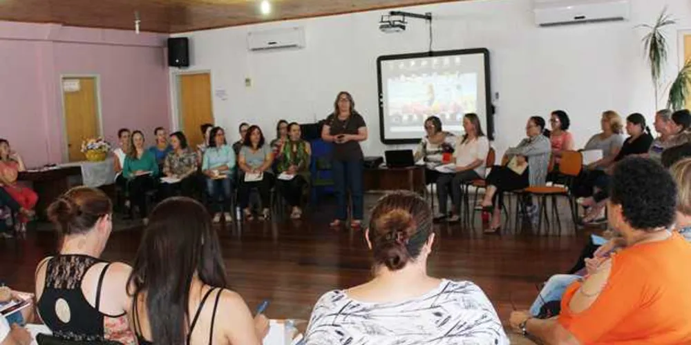 Reunião envolveu professores, diretores e pedagogos de Palmeira