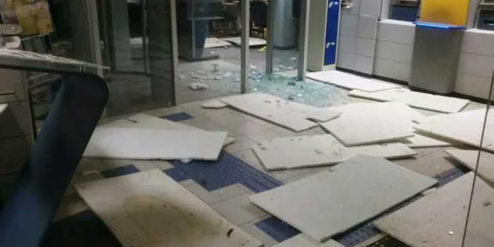 Três agências bancárias e os Correios foram assaltados em Ivaí