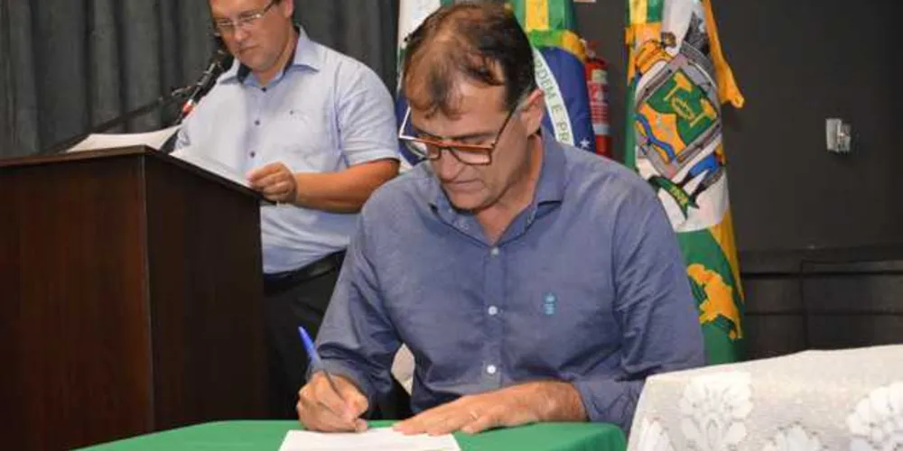 Prefeito de Tibagi, Rildo Leonardi fala em cortes de funcionários e diminuição de horas extras no município