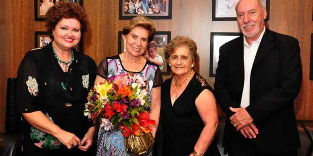 Imagem ilustrativa da imagem Elizabeth recebe visita de Academia de Letras dos Campos Gerais