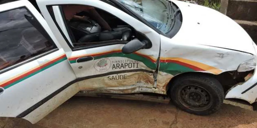 Imagem ilustrativa da imagem Carro da prefeitura de Arapoti se envolve em acidente