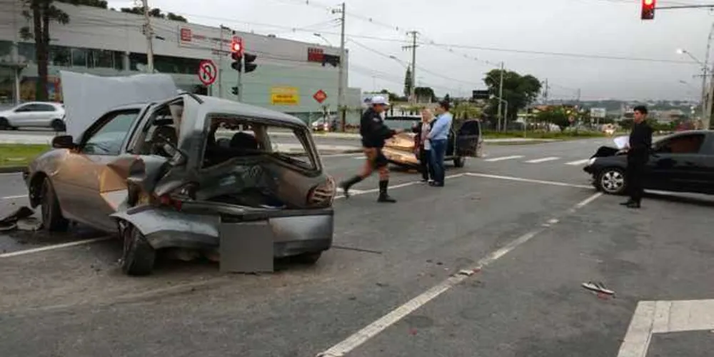 Imagem ilustrativa da imagem Acidentes com sete carros deixam seis feridos em Curitiba