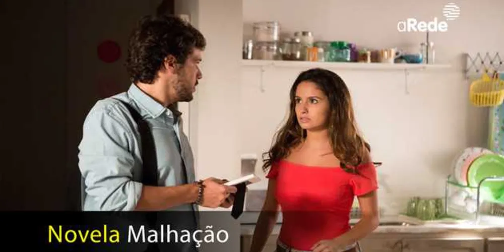Imagem ilustrativa da imagem Renato e Nanda se beijam