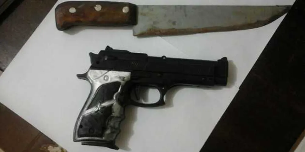 Imagem ilustrativa da imagem PM apreende simulacro de pistola e dois suspeitos são detidos