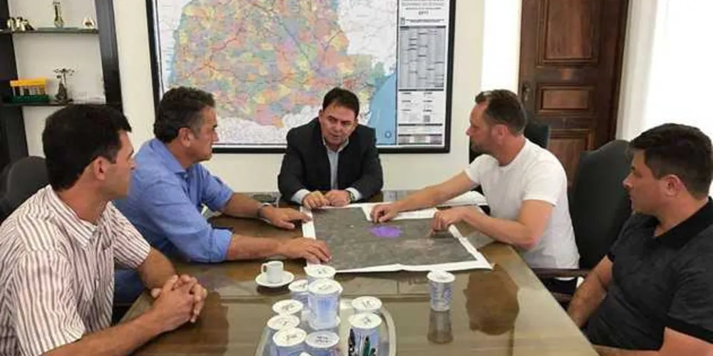 Reunião com o diretor do DER envolveu outras lideranças políticas da região