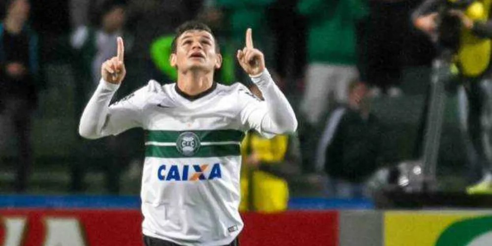 Ruy deve ser titular no meio campo do Coritiba