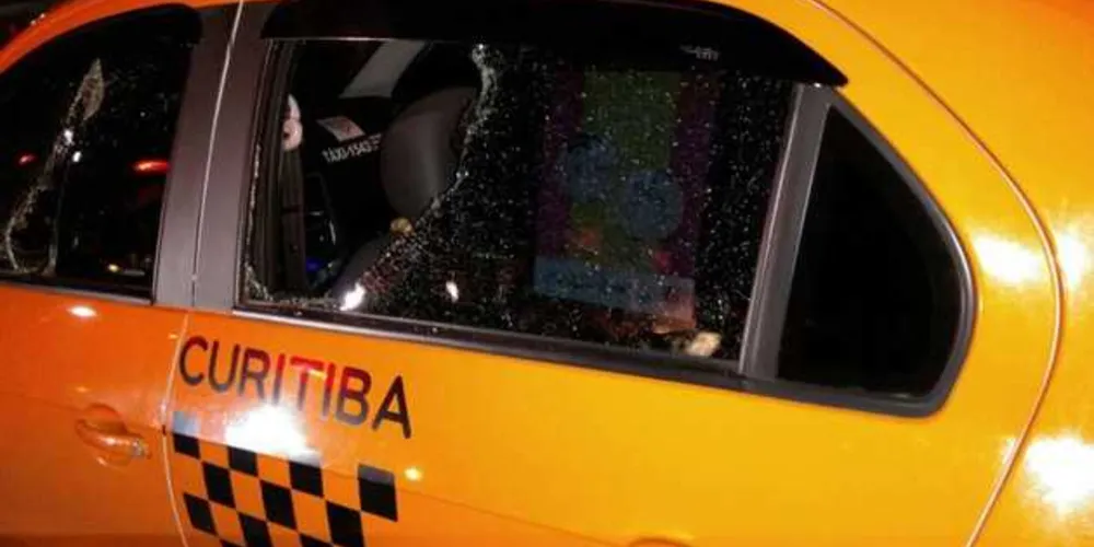 Imagem ilustrativa da imagem Taxista é esfaqueado no PR e acusa motoristas de Uber