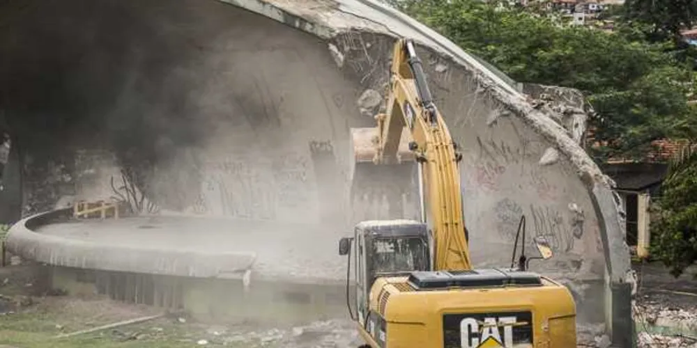 Imagem ilustrativa da imagem Prefeitura de TB finaliza demolição da Concha Acústica