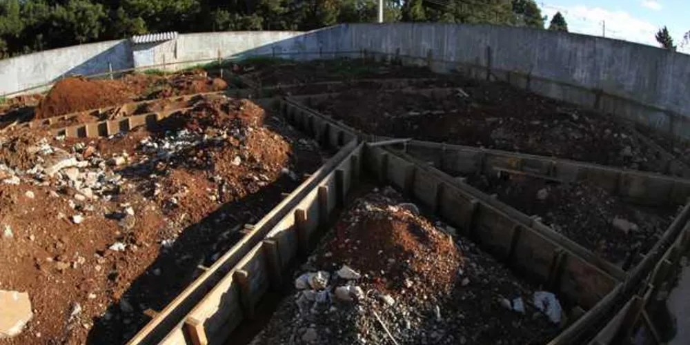 Obra na Escola Linda Bacila também foi abandonada pela Valor Construtora