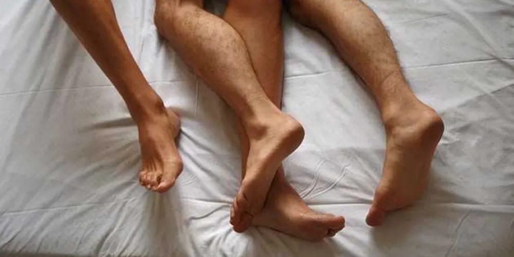 Imagem ilustrativa da imagem Mulher se vinga de traição indo para a cama com o pai do namorado