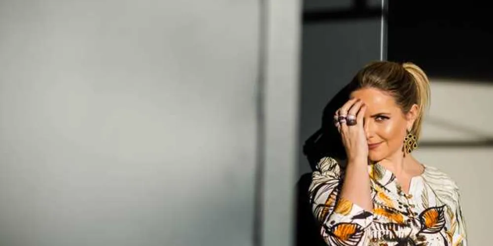 A grife de acessórios Michelle Taques, irá inaugurar hoje (9), na cidade de Guarapuava, mais uma loja de sua rede. Vale registrar, que Michelle iniciou no comércio em 2001, iniciando sua trajetória de sucesso atendendo a um exigente público feminino em Ponta Grossa. Com peças criadas em alto padrão de qualidade e design exclusivo, a marca ganhou prestígio e preferência de muitos clientes em toda região. A idéia cresceu e hoje a empresa possui diversas lojas de atendimento ao público