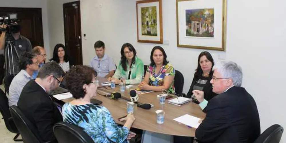 O chefe da Casa Civil, Valdir Rossoni, esteve em reunião com representantes da APP