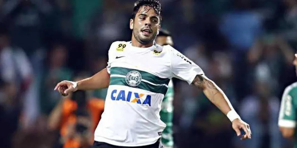 Henrique (foto) deve formar a dupla de ataque do Coritiba junto com Kléber