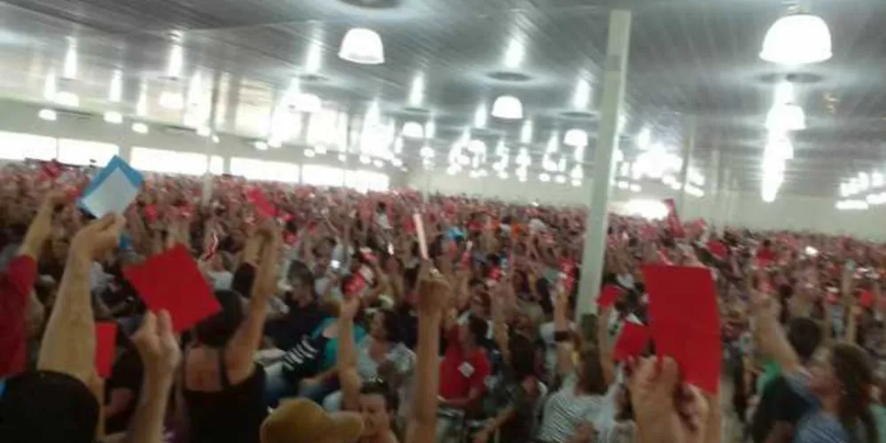 Imagem ilustrativa da imagem Professores do PR entram em greve dia 15 de março