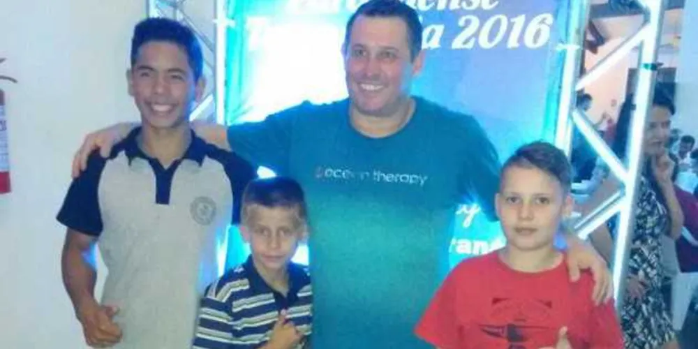 Imagem ilustrativa da imagem Atletas do Caramuru Futsal são homenageados