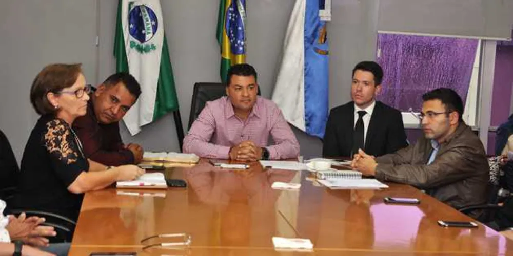 Prefeito reuniu parte dos parlamentares na manhã dessa segunda-feira (13)