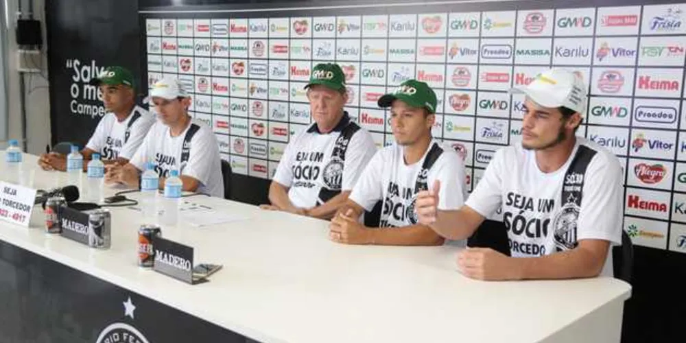 Imagem ilustrativa da imagem Operário apresenta goleiro e volantes