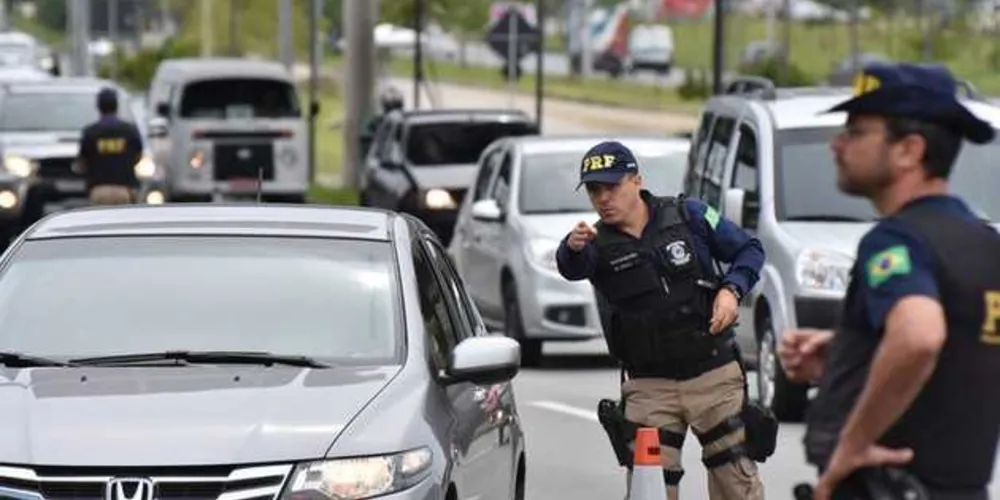 Imagem ilustrativa da imagem PRF autua motoristas pelo não uso da cadeirinha no PR