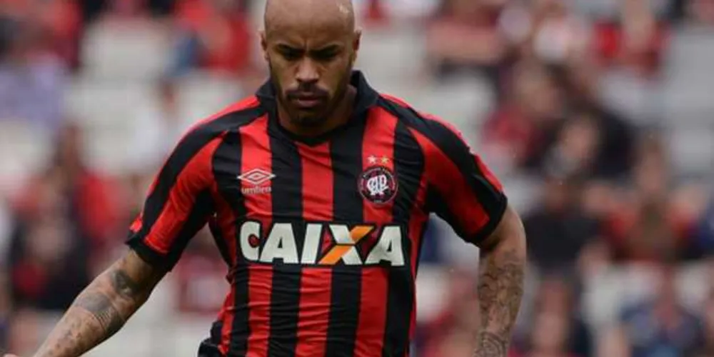 Thiago Heleno está registrado no BID e já pode jogar pelo Furacão