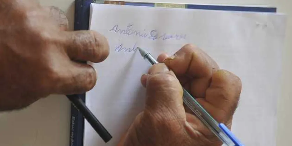 Dados da Unesco mostram que 758 milhões de adultos são analfabetos ao redor do mundo