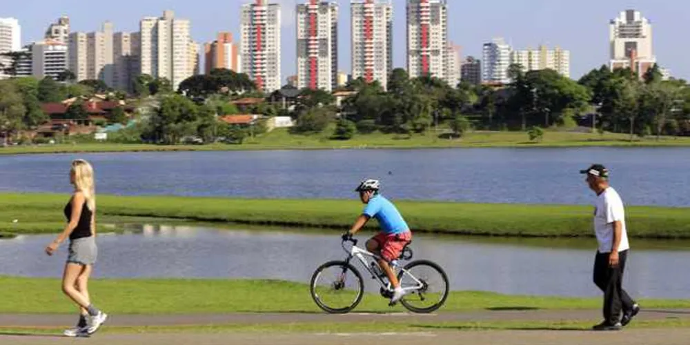 Relógios devem ser ajustados neste domingo