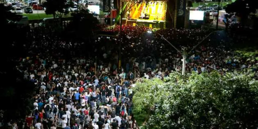 Imagem ilustrativa da imagem Unicesumar reúne 15 mil no show de boas-vindas