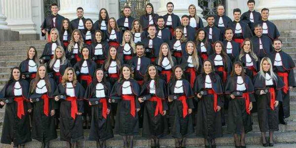 Dos 61 novos Bacharéis em Direito, que estarão colando grau nesta noite, 18 já foram aprovados nos Exames de Ordem Unificados
