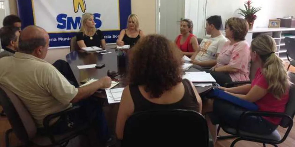 Imagem ilustrativa da imagem Secretária promove reunião para revitalização do CEU