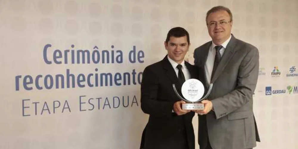  João Demétrio Bulek com  diretor de Operações do Sebrae/PR, Júlio Cesar Agostini.