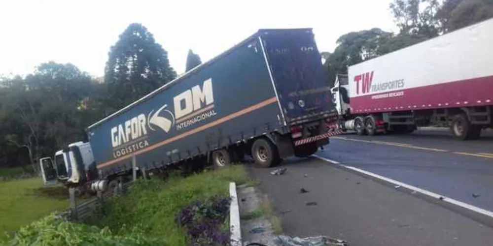 Imagem ilustrativa da imagem Acidente entre carreta e carro deixa um morto na BR-153